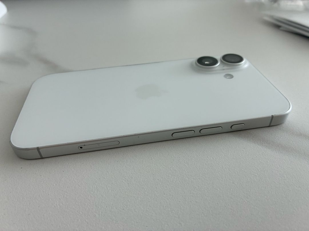 아이폰16 256 화이트 자급제 애플케어(27년 1월) 이미지