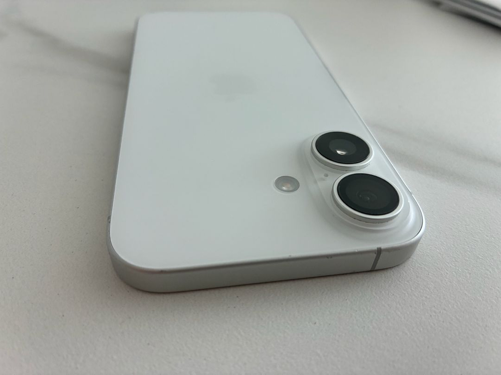 아이폰16 256 화이트 자급제 애플케어(27년 1월) 이미지