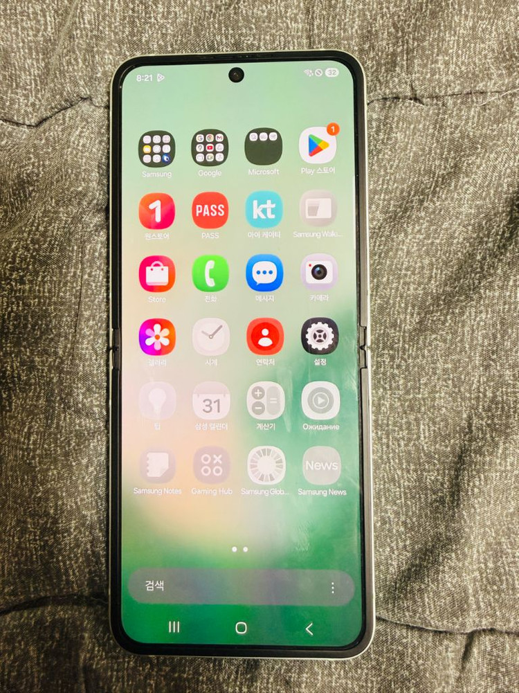폴더블 스마트폰 256GB 이미지
