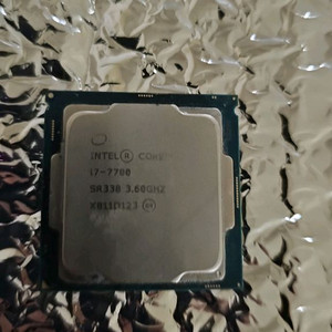 인텔 CPU i7-7700 이미지