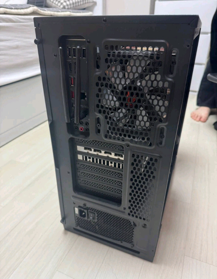 컴퓨터 pc 본체 판매합니다 [i7 12700 + 렘 32g + rx6600 + 녹투아 쿨러 + 윈도우11홈 정품] 이미지