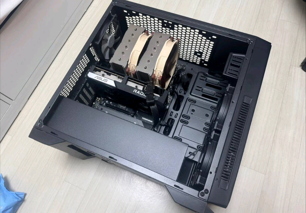 컴퓨터 pc 본체 판매합니다 [i7 12700 + 렘 32g + rx6600 + 녹투아 쿨러 + 윈도우11홈 정품] 이미지