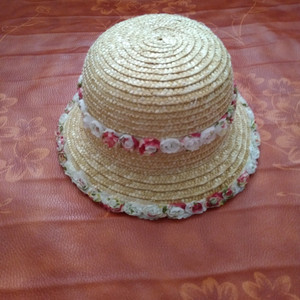 여아 챙모자 이미지