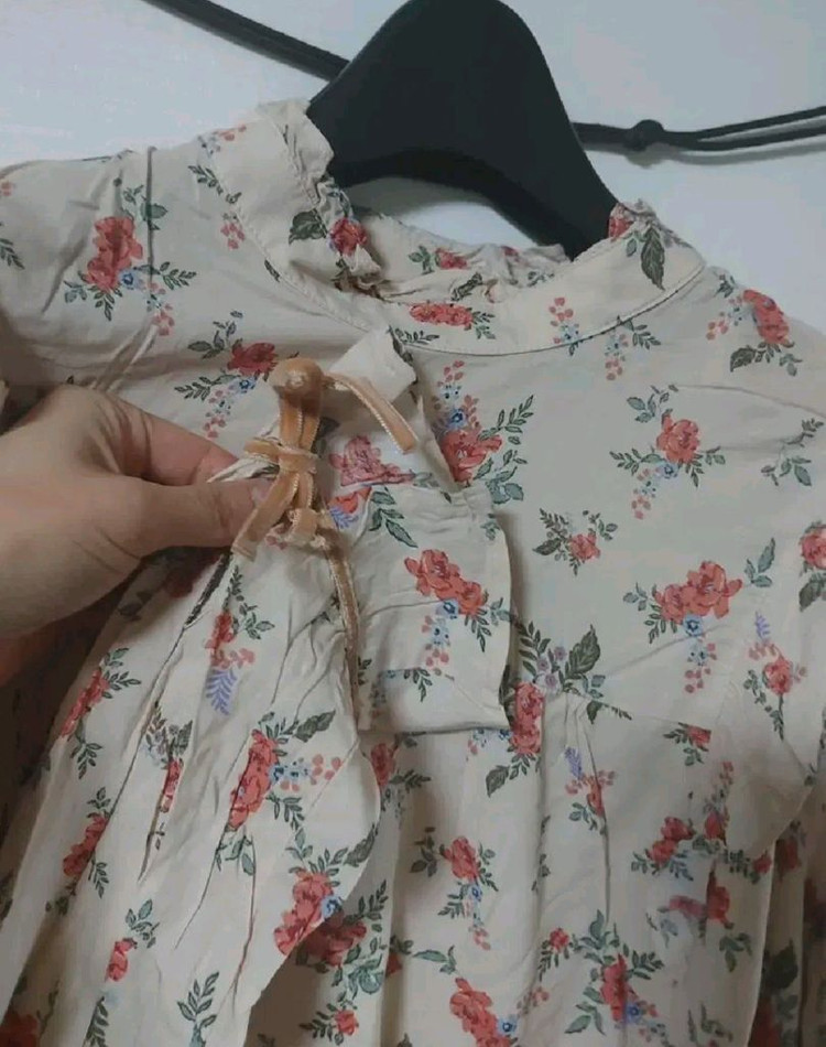 새상품 S 하이넥 리본 긴팔 레이온 블라우스 써스데이아일랜드 이미지