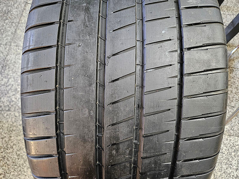 미쉐린 PS4S 305-30-21 중고타이어 한개 이미지