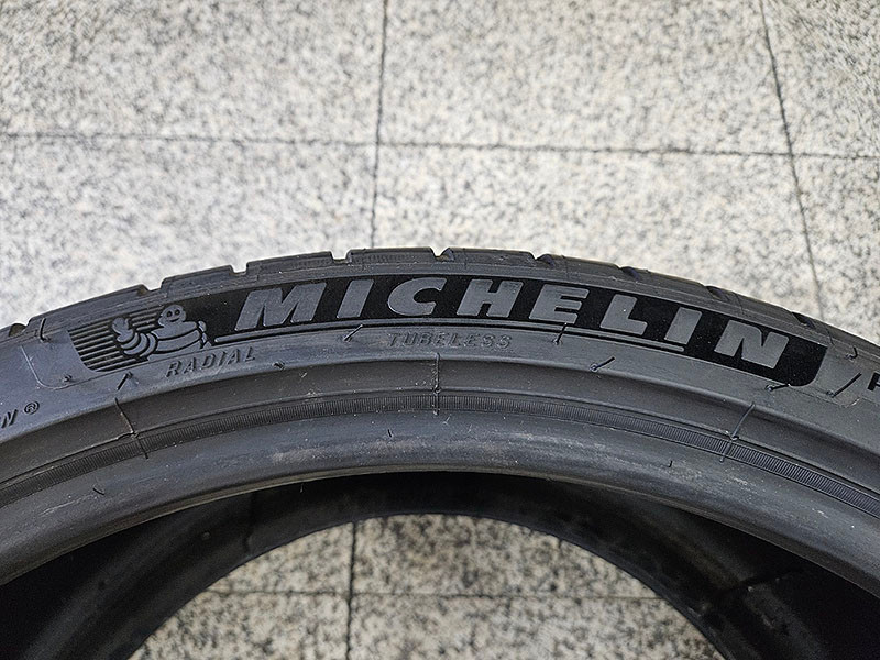 미쉐린 PS4S 305-30-21 중고타이어 한개 이미지