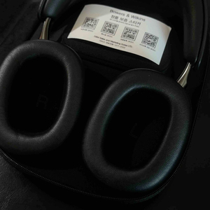 B&W(Bowers & Wilkins) Px8 S2 헤드폰 이미지