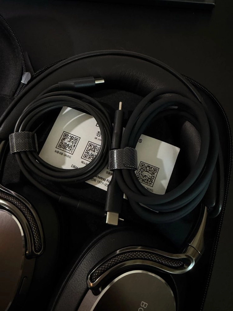 B&W(Bowers & Wilkins) Px8 S2 헤드폰 이미지