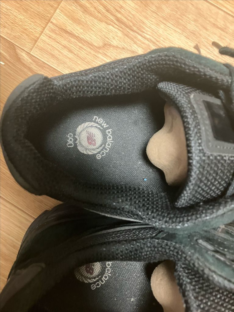 뉴발란스 990v4 트리플블랙 260 이미지