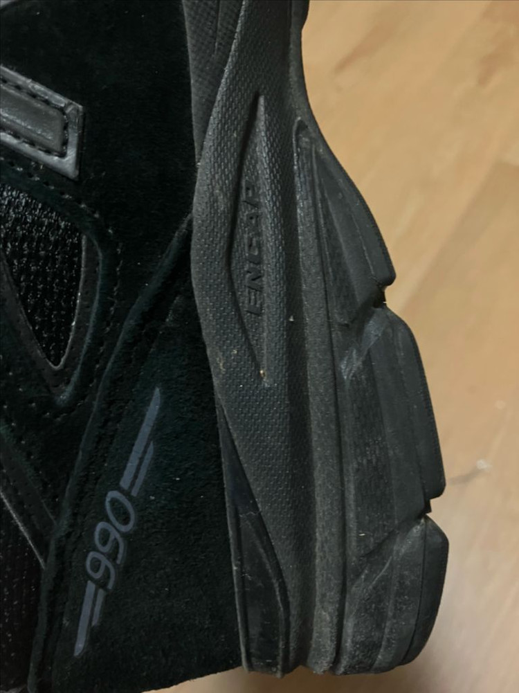 뉴발란스 990v4 트리플블랙 260 이미지