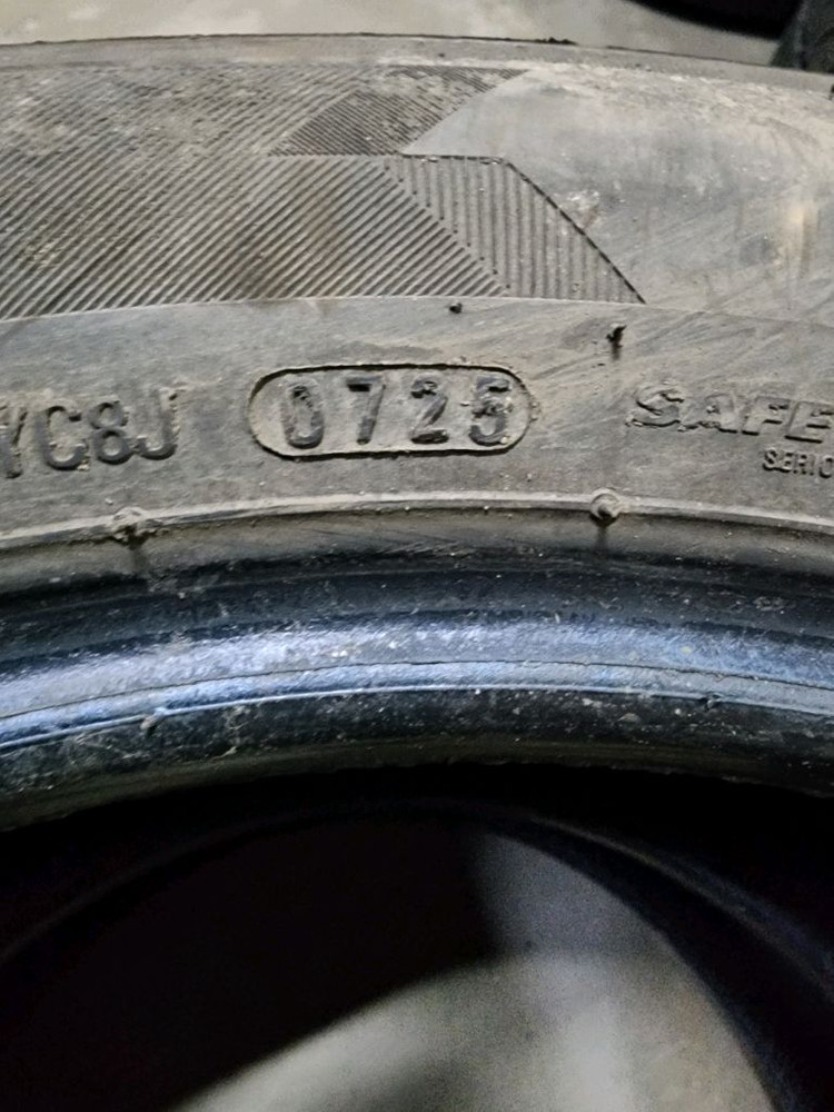 215 50 17 중고타이어 2개 이미지