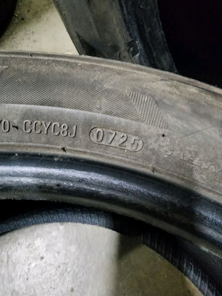 215 50 17 중고타이어 2개 이미지