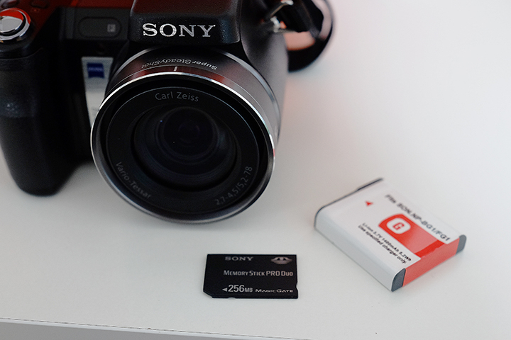 소니 하이엔드디카 사이버샷 DSC-H9 팝니다(신품호환베터리, 메모리스틱DUO 포함) 이미지