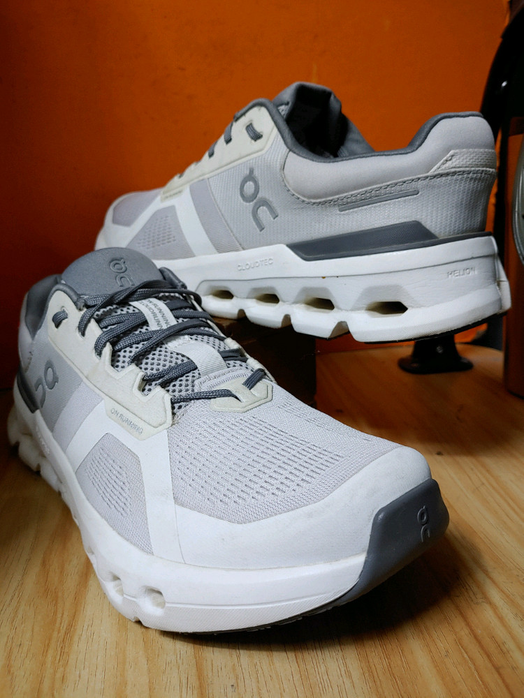 온러닝 클라우드러너2(US10.5표기285추천사이즈280) 이미지