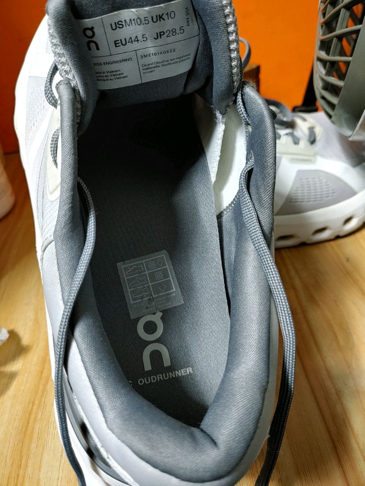 온러닝 클라우드러너2(US10.5표기285추천사이즈280) 이미지