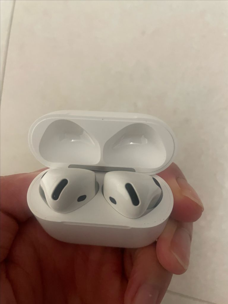 에어팟 4 화이트 이미지