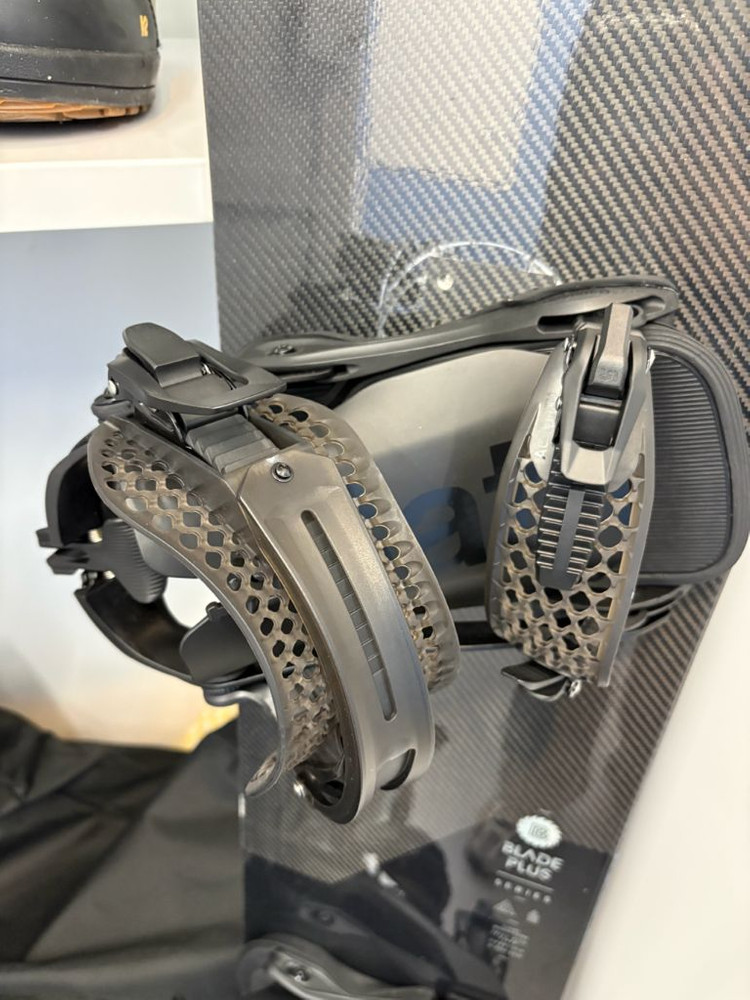 스노우보드 니데커 블레이드 플러스 데크, k2 메이시스 부츠, 바탈레온 페이즈 바인딩 이미지