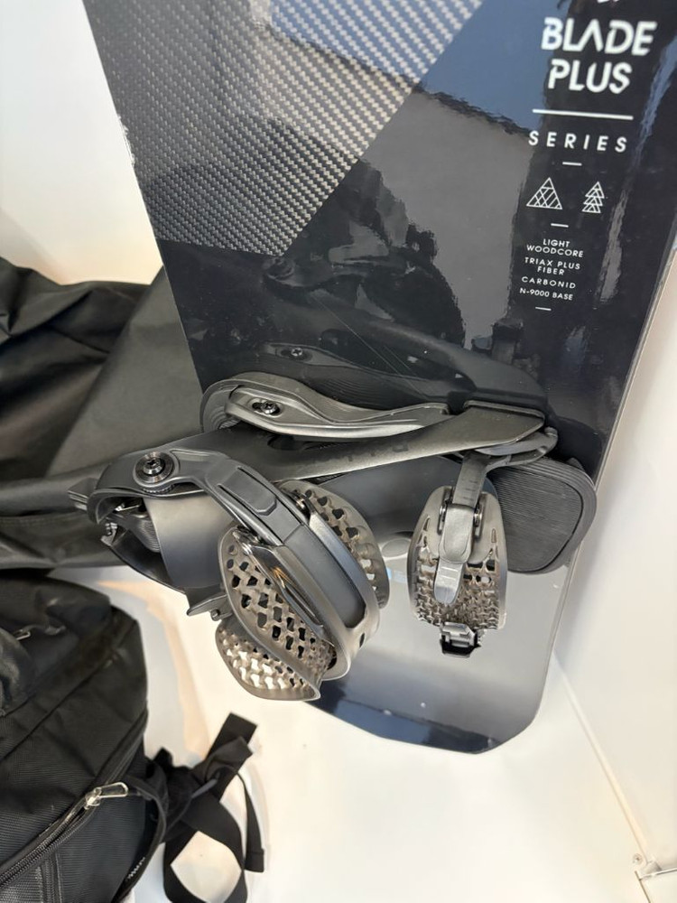 스노우보드 니데커 블레이드 플러스 데크, k2 메이시스 부츠, 바탈레온 페이즈 바인딩 이미지