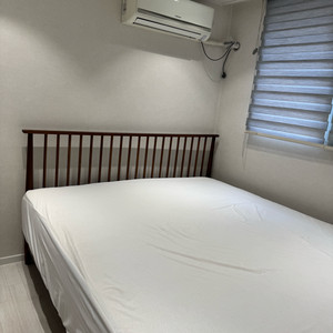 [정가150만원] 지누스 원목 침대 + 매트리스 처분합니다 / 프레임 라지킹 우드 침실 인테리어 나무 이미지