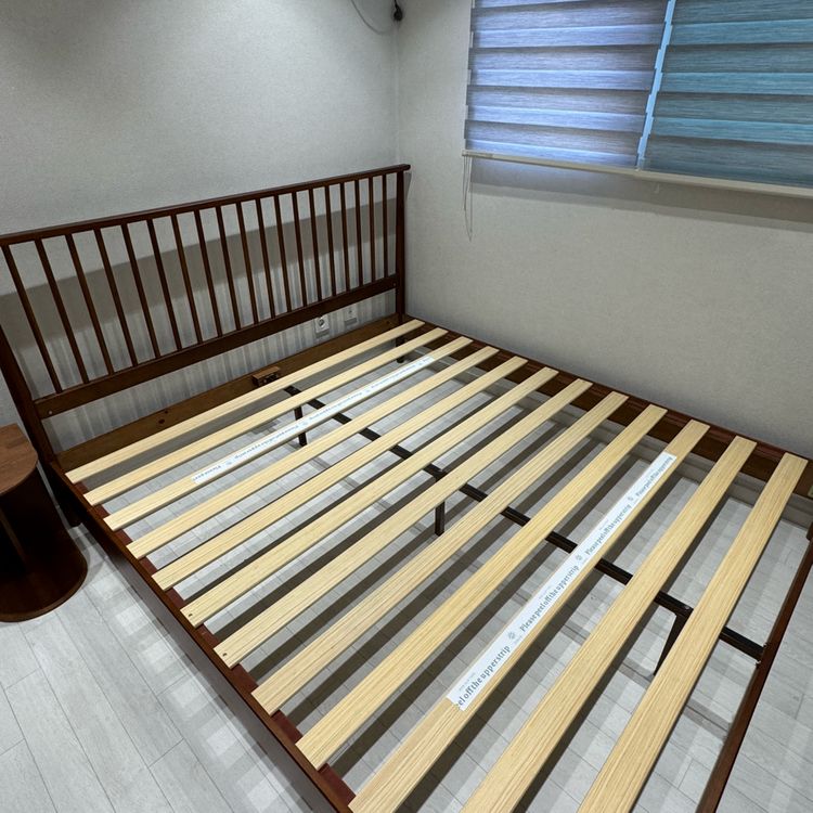 [정가150만원] 지누스 원목 침대 + 매트리스 처분합니다 / 프레임 라지킹 우드 침실 인테리어 나무 이미지