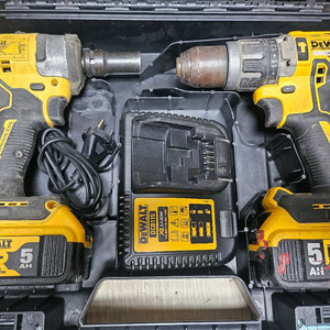 디월트 브러쉬리스 충전 드릴 콤보 (스크류 해머, 임팩 렌치) 세트 이미지