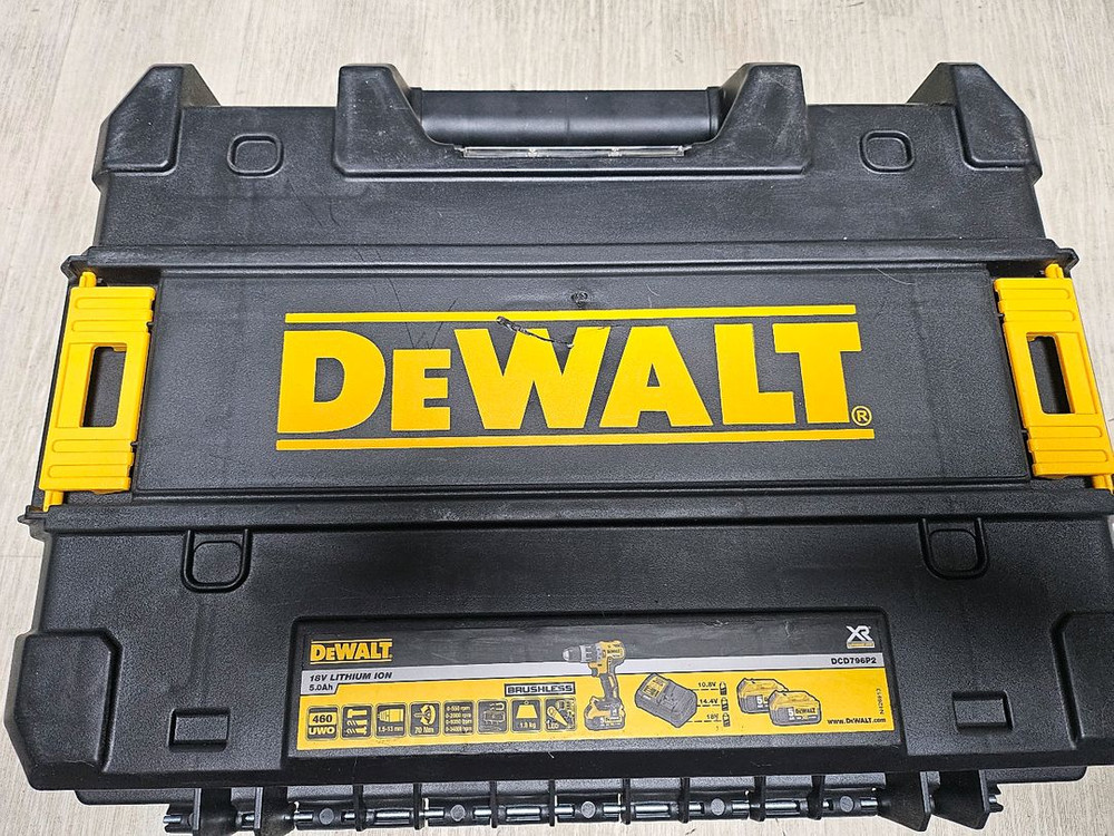 디월트 브러쉬리스 충전 드릴 콤보 (스크류 해머, 임팩 렌치) 세트 이미지