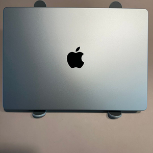 맥북프로 M4 기본형 14인치 판매합니다. 이미지