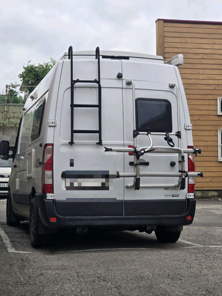 르노마스터 나인팝업 캠핑카 이미지