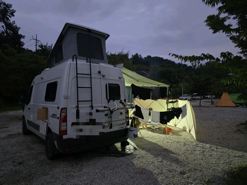 르노마스터 나인팝업 캠핑카 이미지