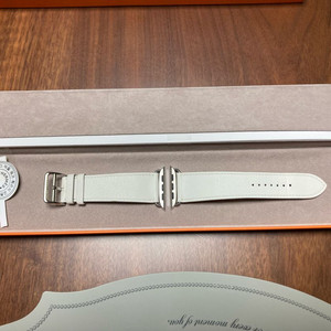 애플워치 에르메스 45mm화이트 가죽 스트랩 이미지