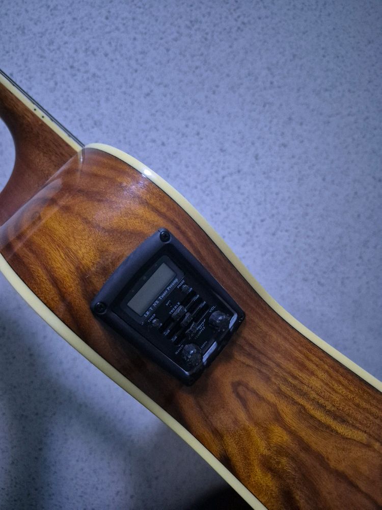 일렉트릭 어쿠스틱 기타 이미지