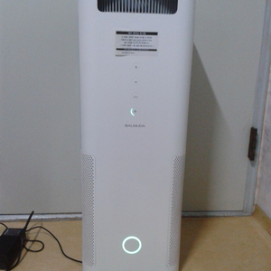 발뮤다 공기청정기 이미지