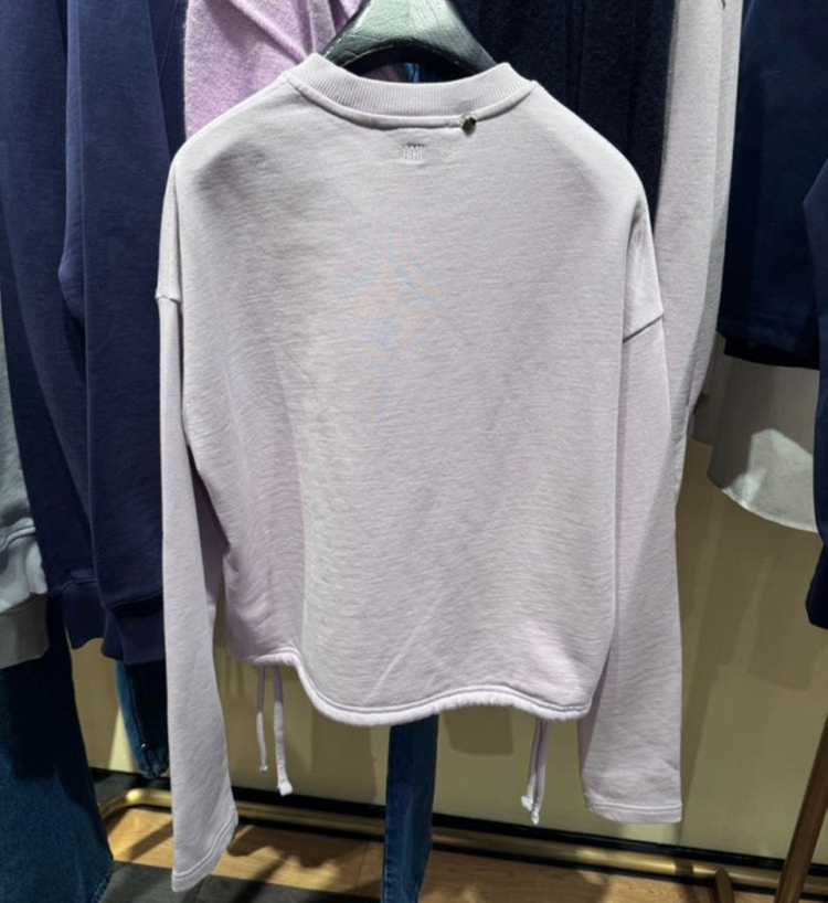 (새상품)봄용 아미 하트 자수 스웨트 셔츠 라일락색상,전국품절(기모X,지금입기좋은 얇은 맨투맨, 너무이쁨 ,득템가) 이미지