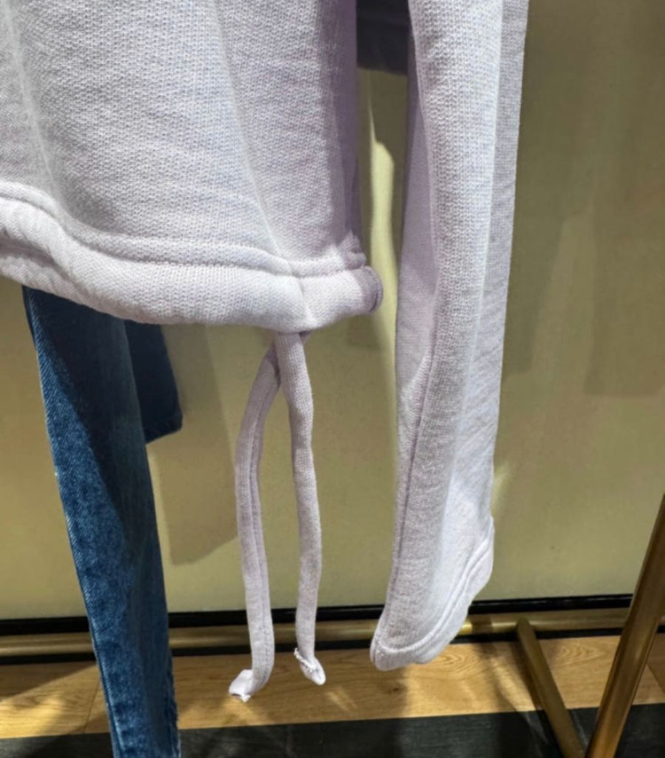 (새상품)봄용 아미 하트 자수 스웨트 셔츠 라일락색상,전국품절(기모X,지금입기좋은 얇은 맨투맨, 너무이쁨 ,득템가) 이미지