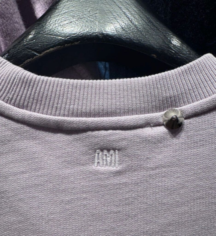 (새상품)봄용 아미 하트 자수 스웨트 셔츠 라일락색상,전국품절(기모X,지금입기좋은 얇은 맨투맨, 너무이쁨 ,득템가) 이미지