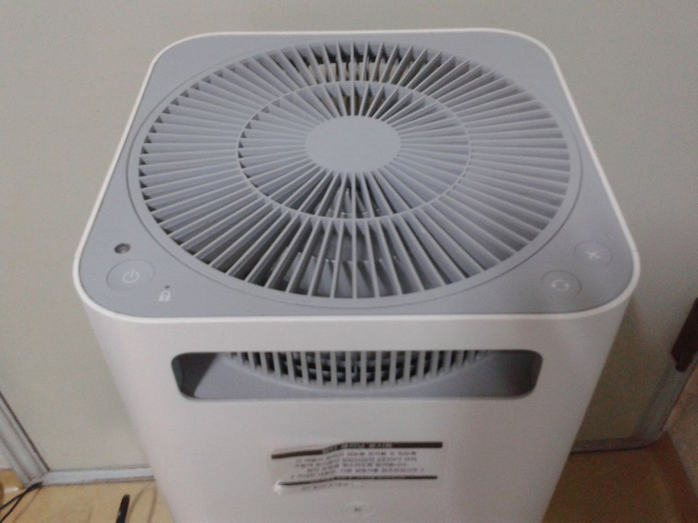 발뮤다 공기청정기 이미지