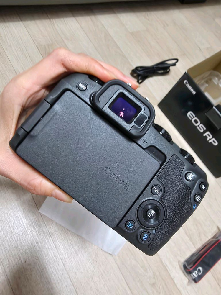 민트급 캐논 EOS RP 풀박 + 24-50mm 4.5-6.3 렌즈 이미지