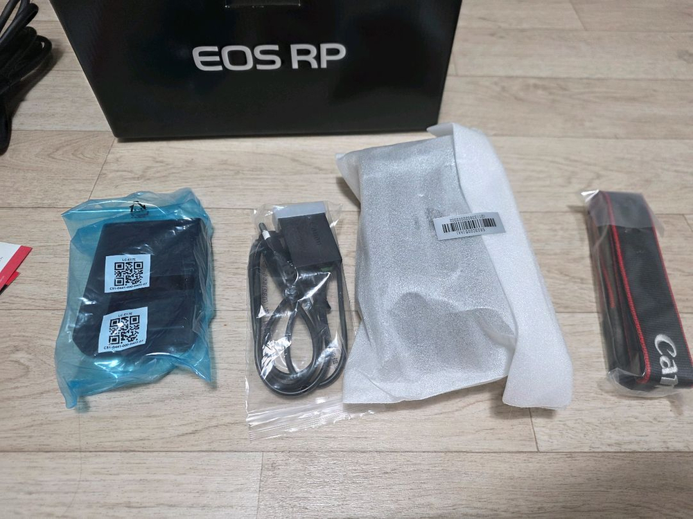 민트급 캐논 EOS RP 풀박 + 24-50mm 4.5-6.3 렌즈 이미지