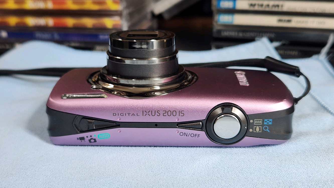 캐논 IXUS 200 is 익서스 200 is 빈티지 핑크색 디카 이미지