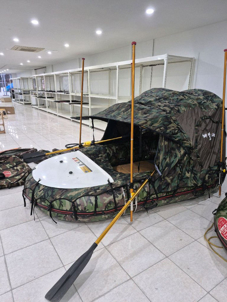 비바 수퍼탱크 310 풀세트 낚시보트 가이드모터장착 1회사용 상태 굿 넉넉한 공간과 안정감 이미지