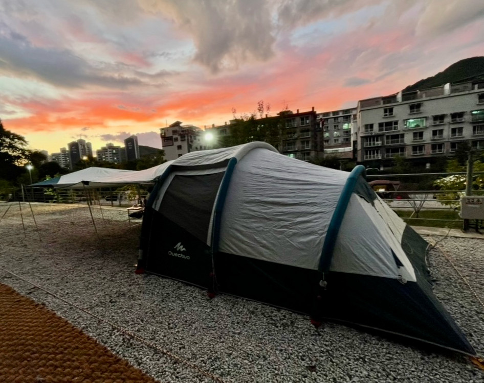 데카트론 퀘차 에어 세컨즈 4.1 에어텐트+타프+펌프 이미지