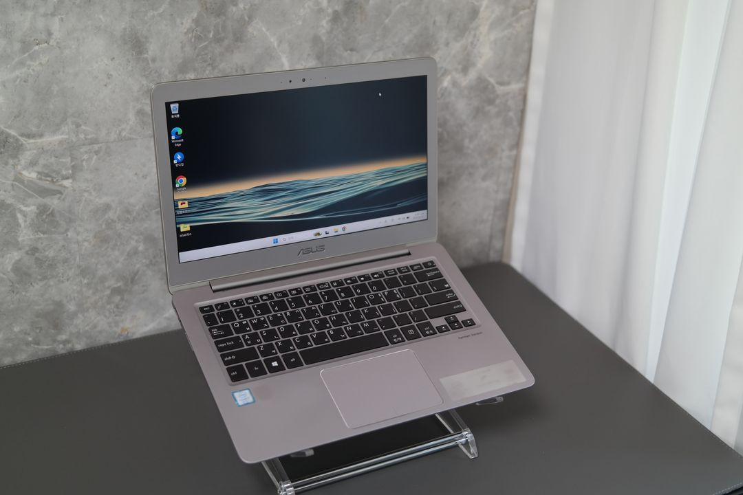ASUS i7 3.2k 고해상도 경량 노트북 이미지