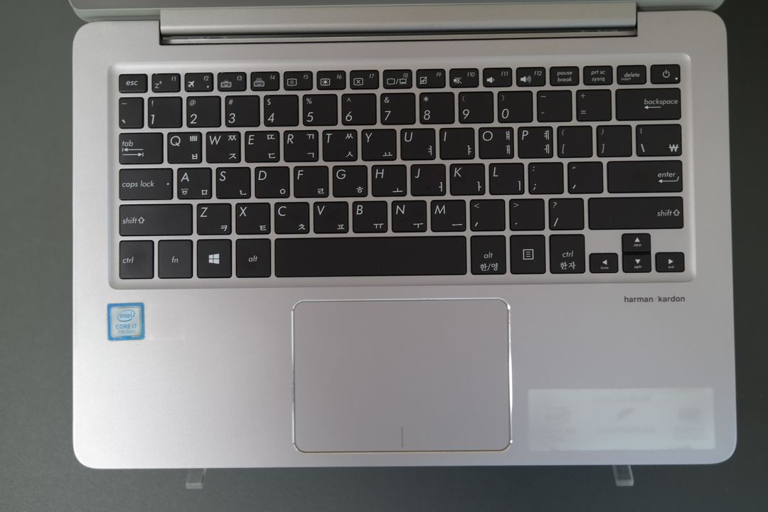 ASUS i7 3.2k 고해상도 경량 노트북 이미지