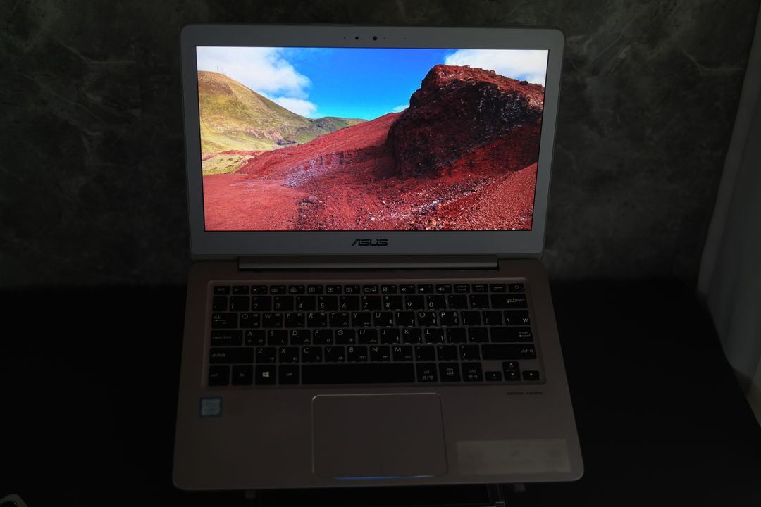 ASUS i7 3.2k 고해상도 경량 노트북 이미지