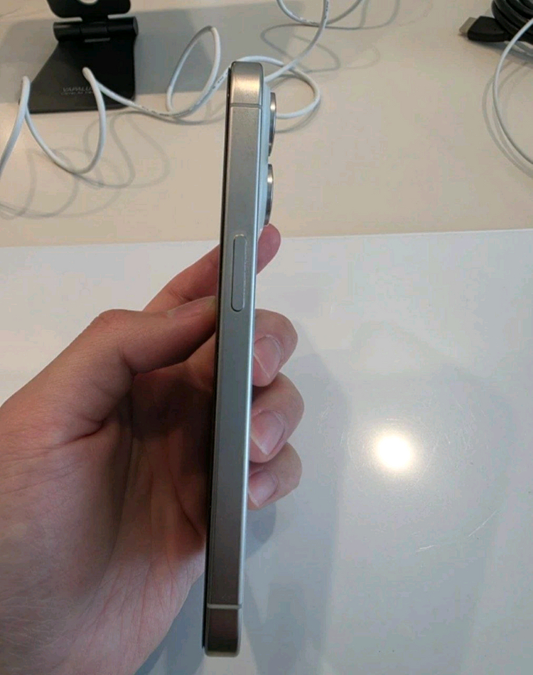 아이폰 15 프로 256GB 화이트 판매합니다 이미지