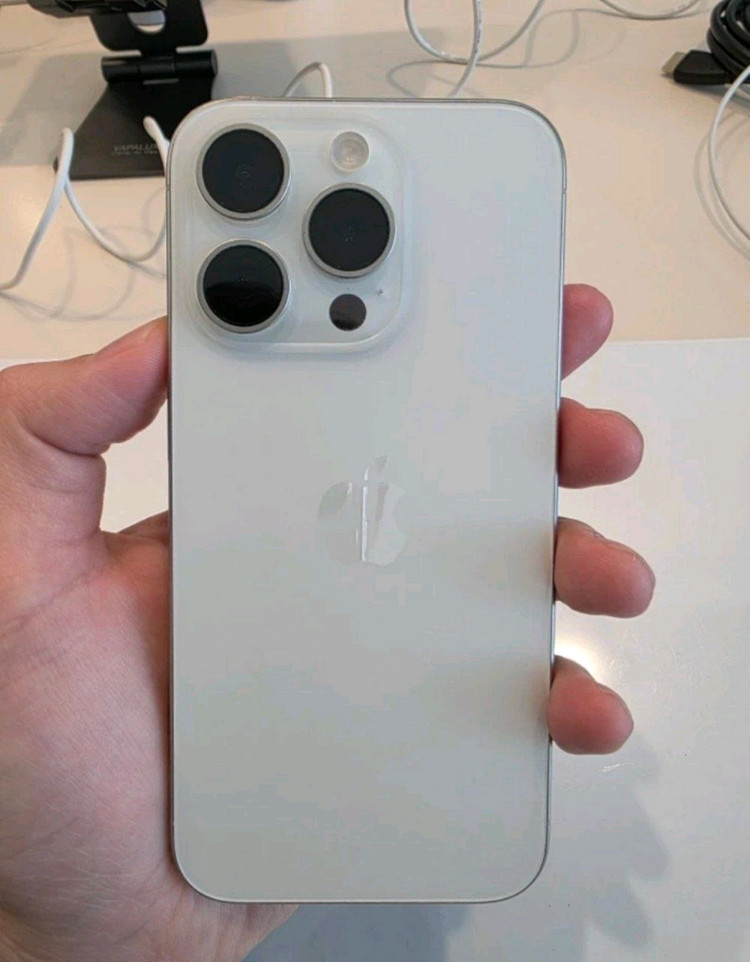 아이폰 15 프로 256GB 화이트 판매합니다 이미지