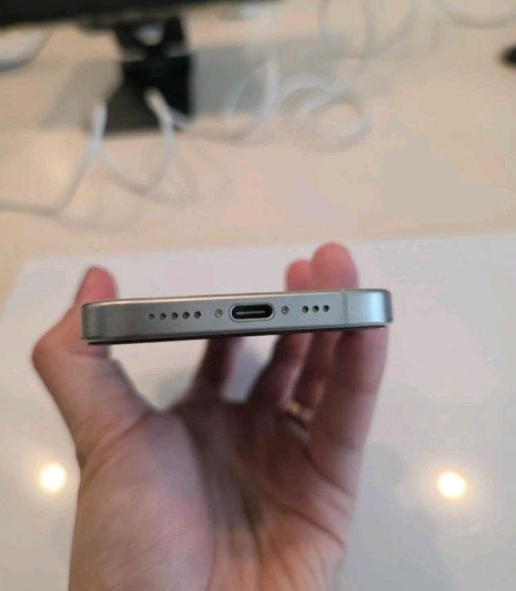 아이폰 15 프로 256GB 화이트 판매합니다 이미지