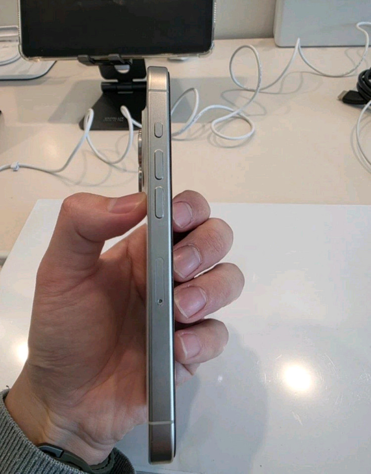 아이폰 15 프로 256GB 화이트 판매합니다 이미지