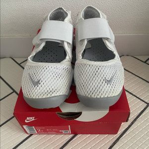 나이키키즈 에어리프트 210 이미지