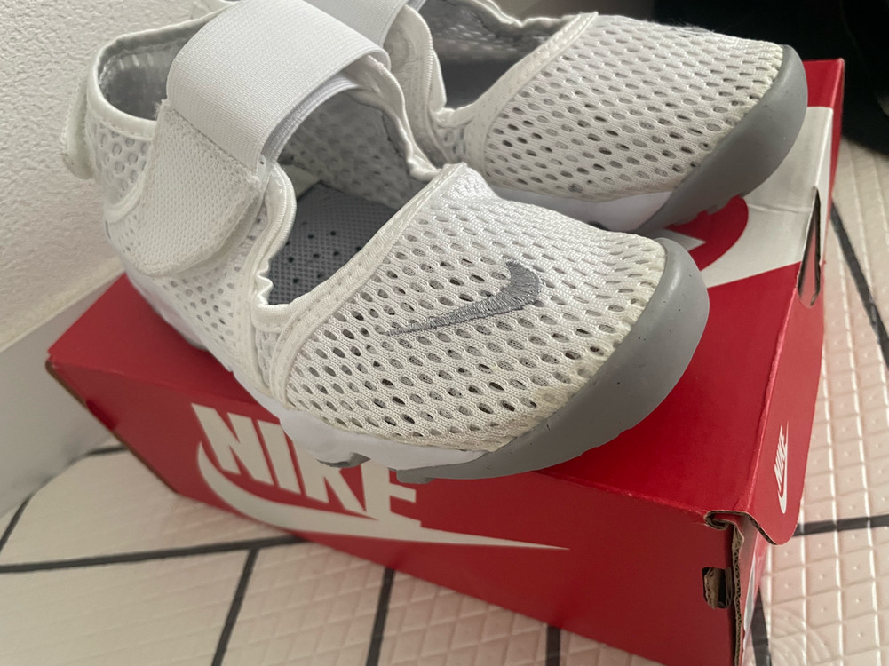 나이키키즈 에어리프트 210 이미지